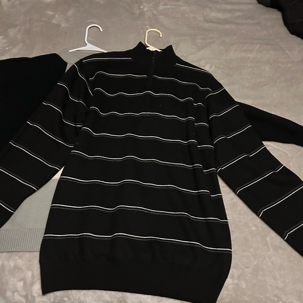 Sweaters - Picture 5 of 6
